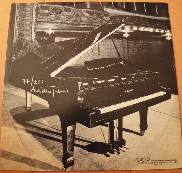 Adriano Jordão - Halley Hall