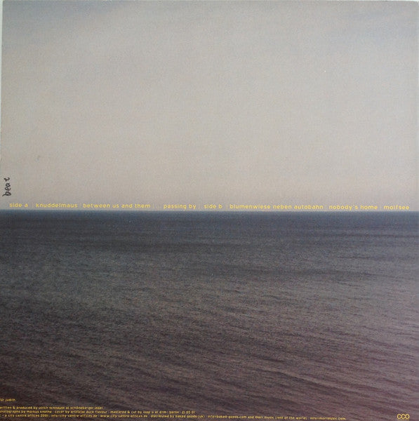 Ulrich Schnauss - Far Away Trains Passing By