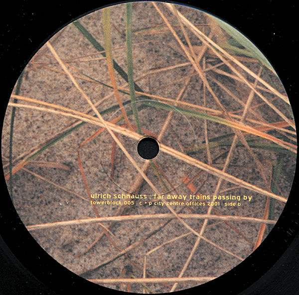 Ulrich Schnauss - Far Away Trains Passing By
