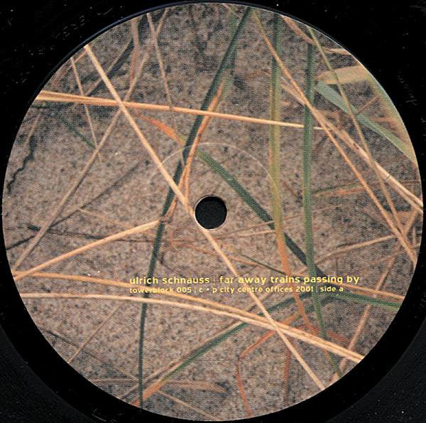 Ulrich Schnauss - Far Away Trains Passing By